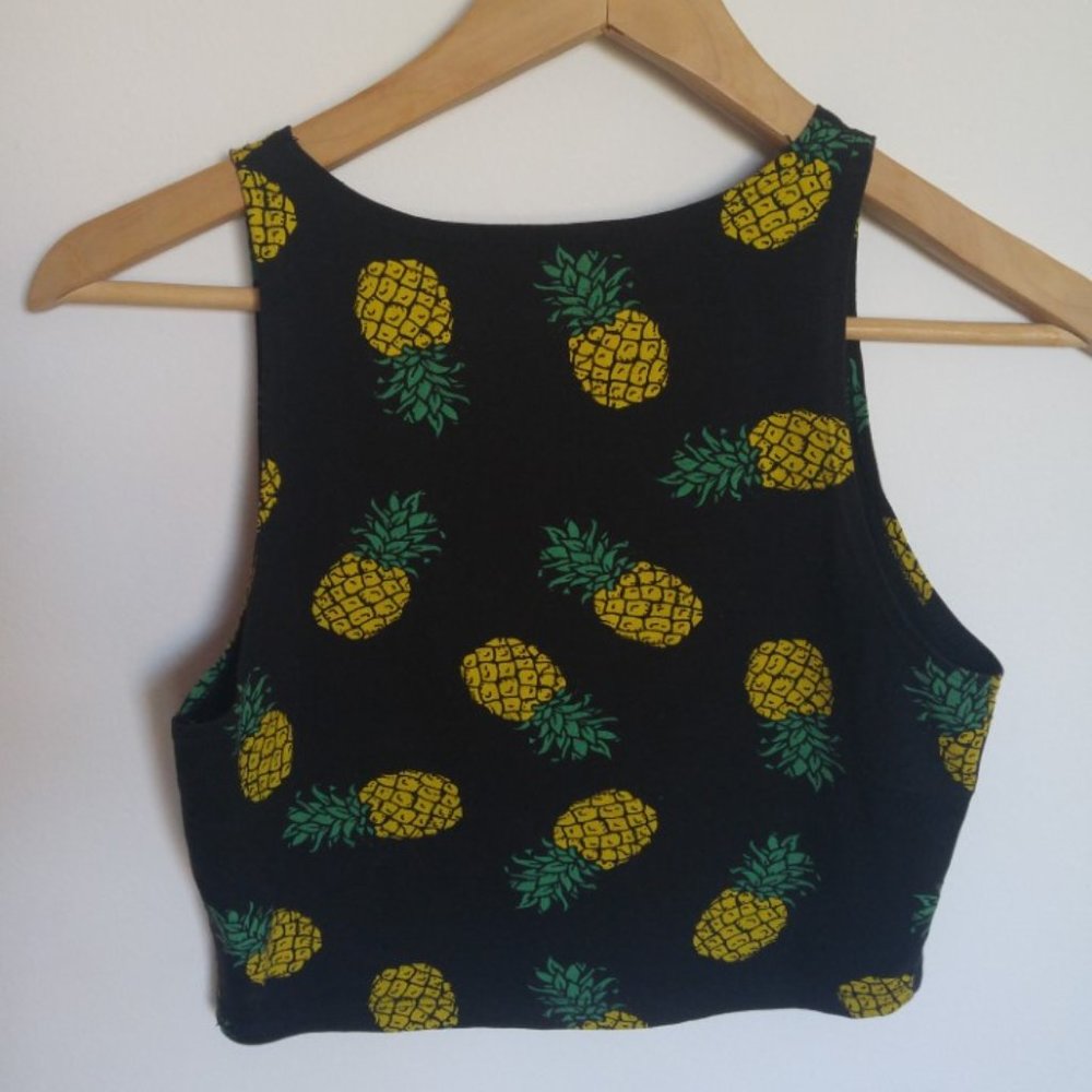 ⛔️SOLD⛔️FREE w/ $25 Purchase; Black Pineapple Print Crop Top - Picture 8 of 10
